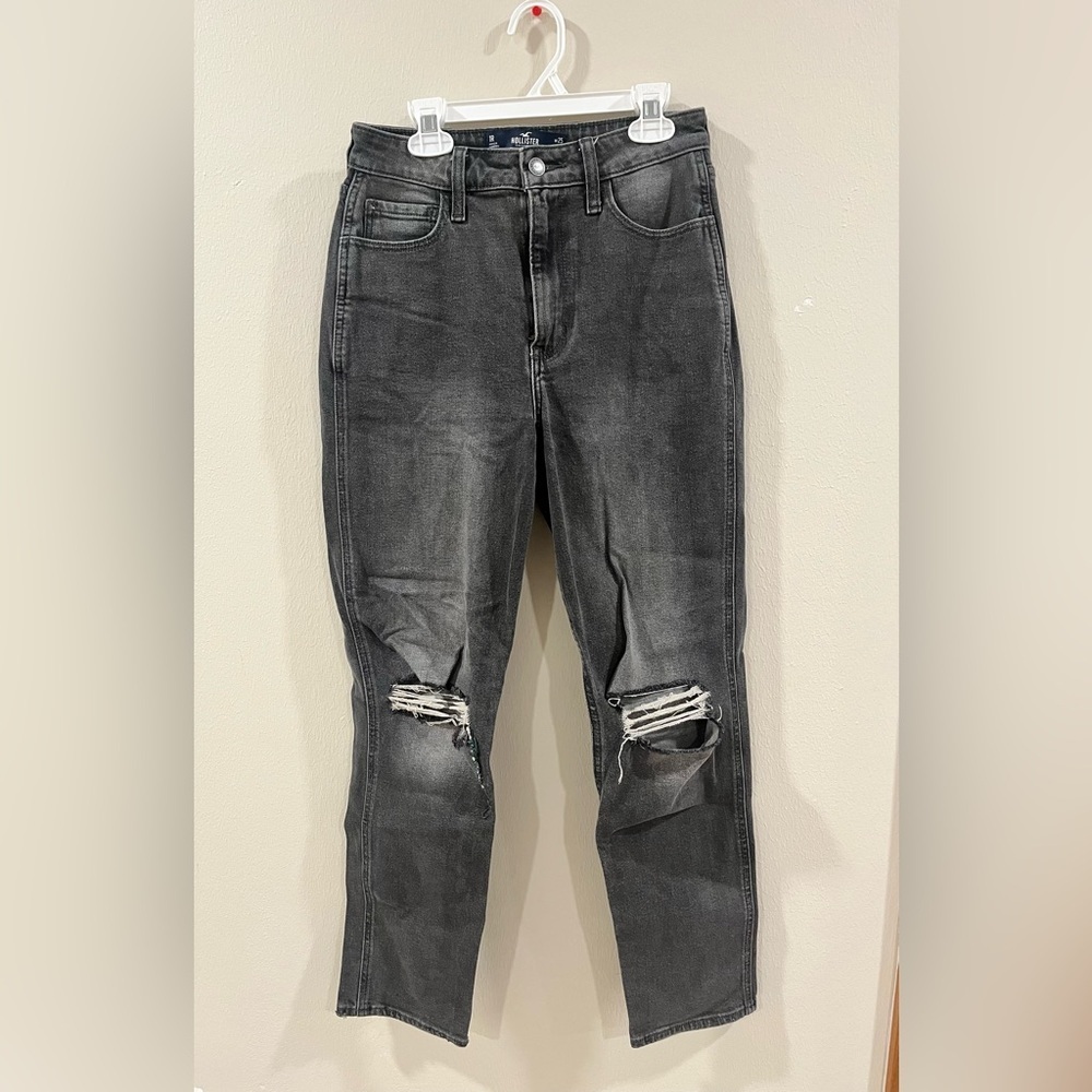 Hollister Ultra High-Rise Mom Jeans - Washed Black Distressed - Size 1R/W25